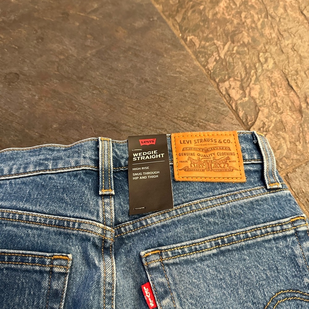 Brand New Levi Wedgie Straight 24 - Picture 4 of 9